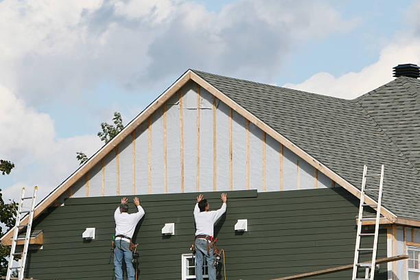 Professional Siding technician working in Emigsville, PA